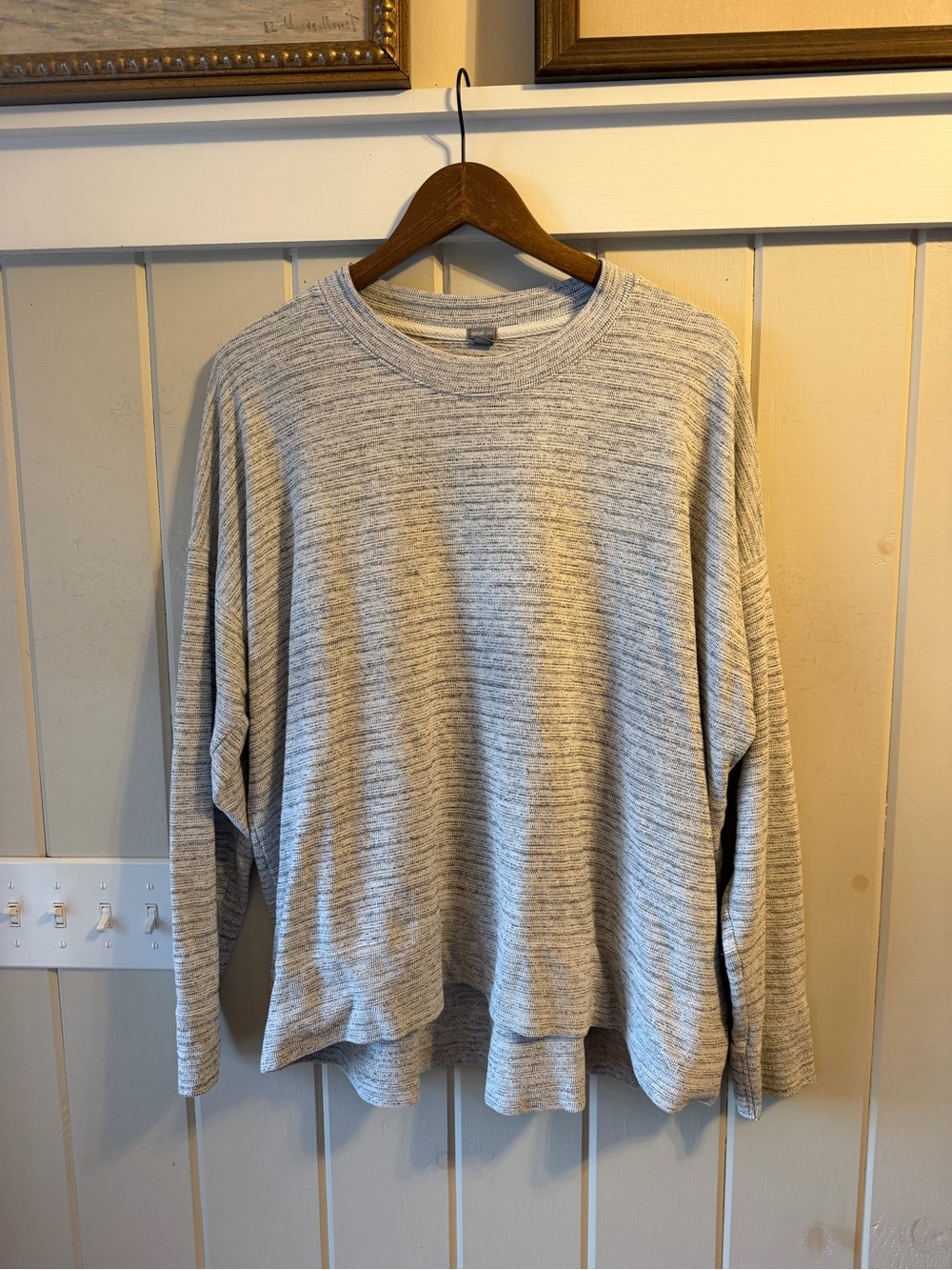 aerie Light Heather Grey Crewneck Sweatshirt, Size Large, EUC